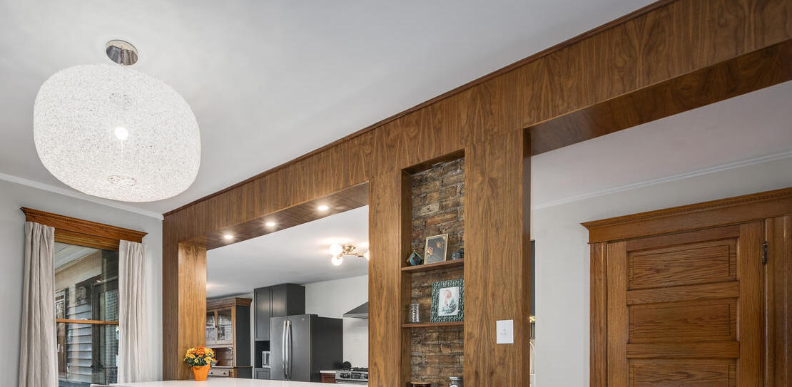 Description of first image